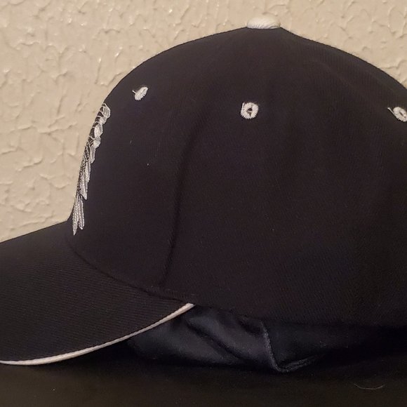 Trucker Snapback Black Hat with Embroidered Indian Head. Excellent Condition - Picture 3 of 5